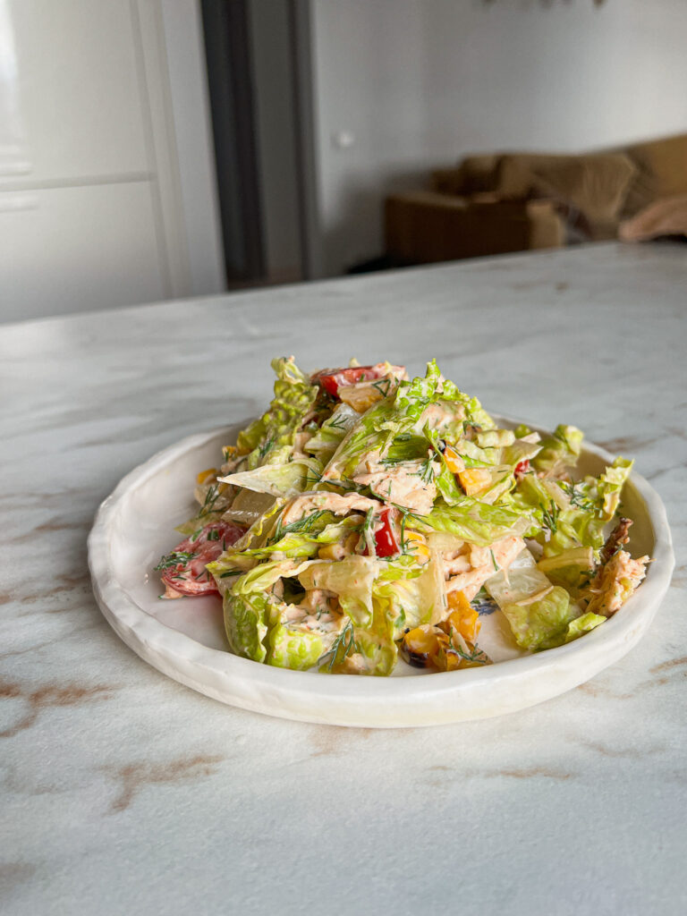 Chicken salad with roasted corn and mild-spicy yoghurt dressing