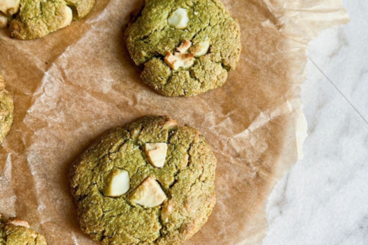 Migdoliniai matcha sausainiai su baltu šokoladu