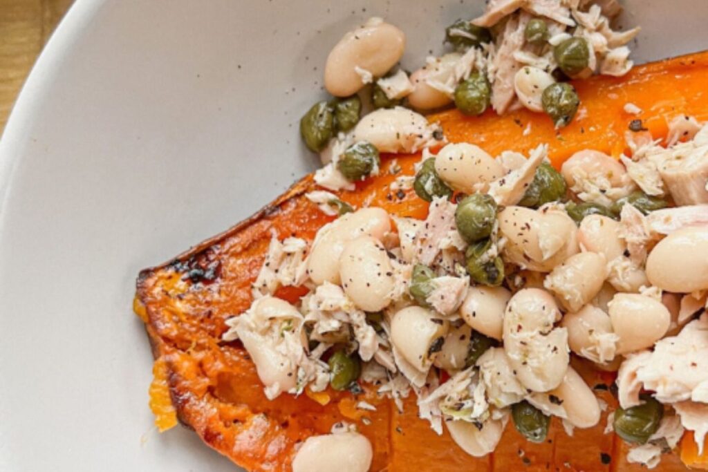 Tunu ir sviestinėmis pupelėmis įdarytos saldžios bulvės