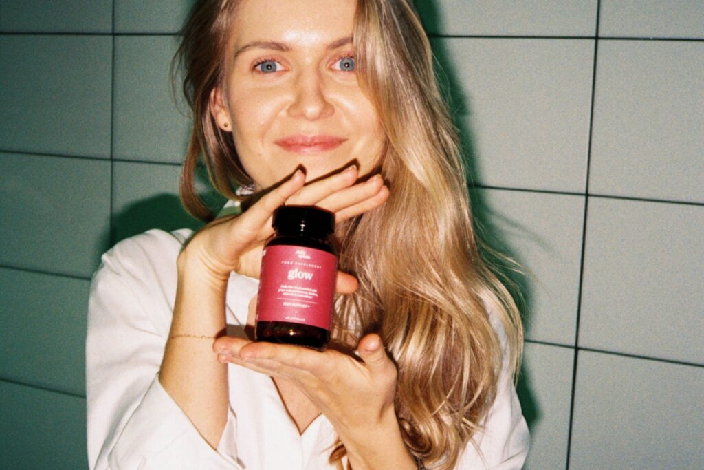 Mergina laikanti Glow