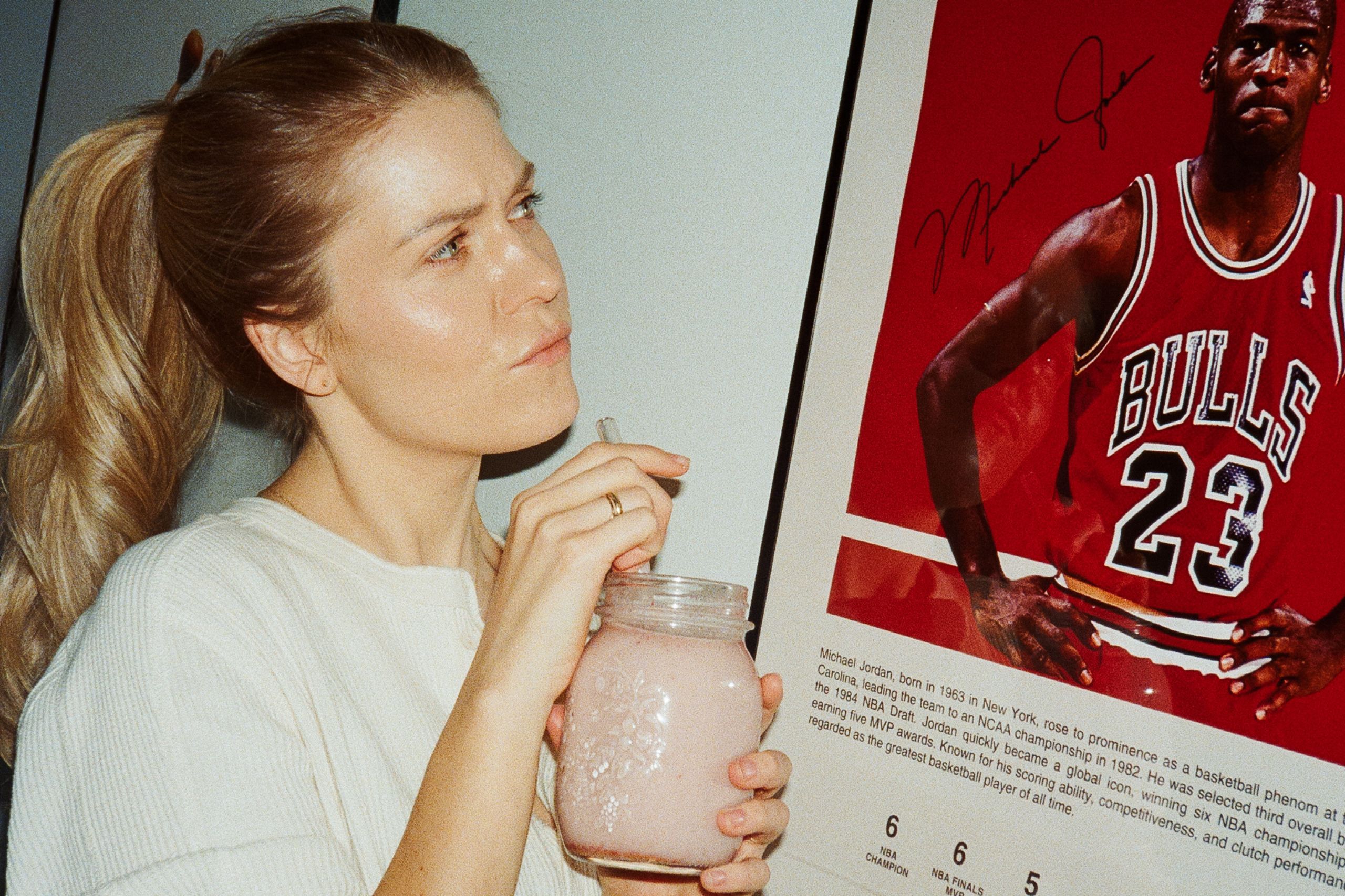 Mergina gerianti proteino kokteilį